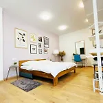 Salon Des Fleurs Linz-landstrasse Appartamento